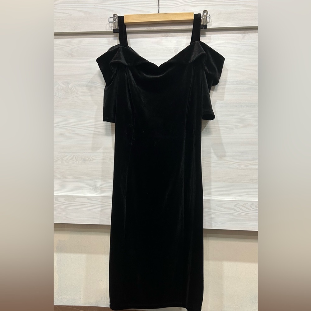 Glamour Black Velvet Midi Dress